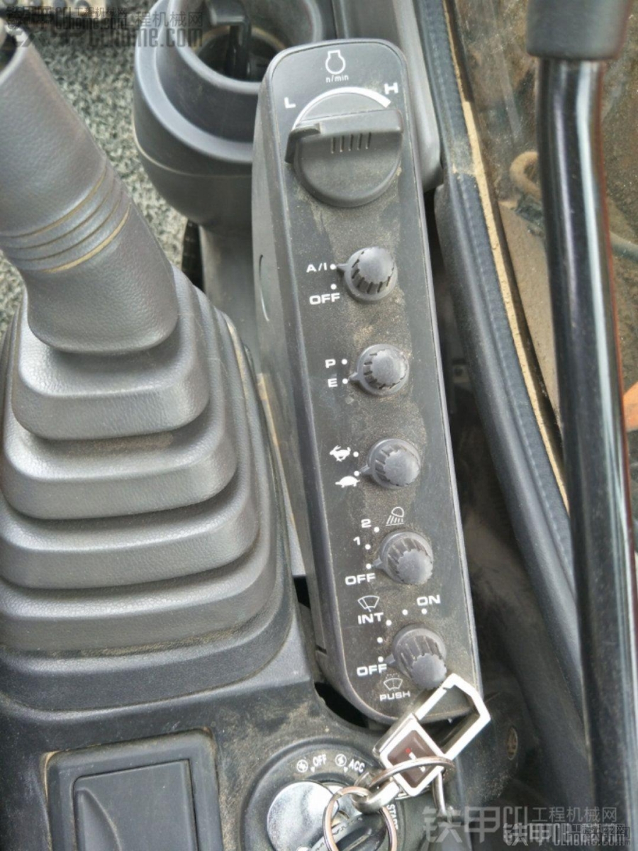 日立60-5a挖掘机,日立60-5挖掘机行走快动作慢