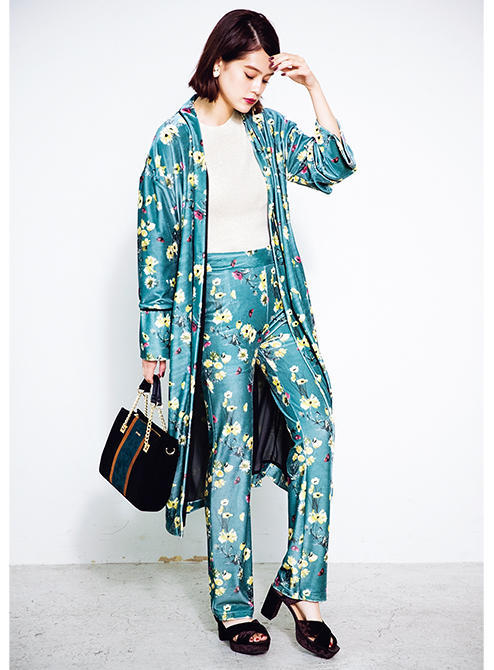 丝绒休闲套装搭配什么外套,丝绒套装两件套怎么搭配