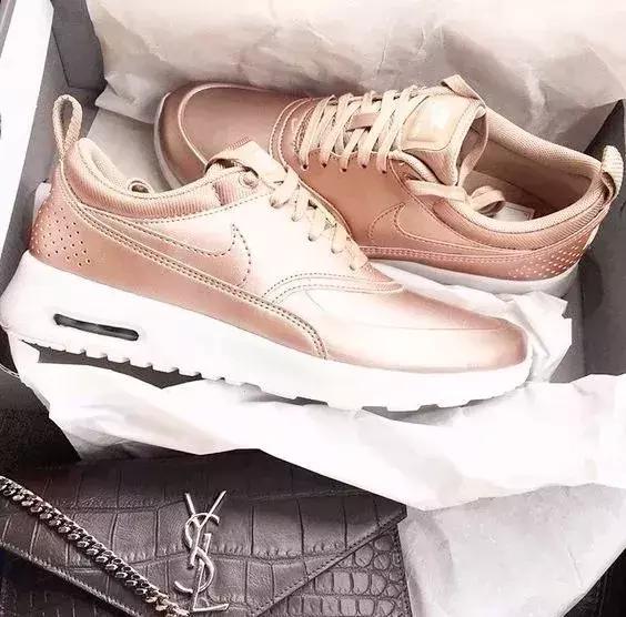 维密秀奚梦瑶摔倒完全版,奚梦瑶在维密大秀上摔倒