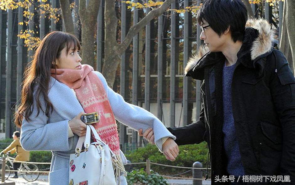 老话说“妻子要小，二麦要老”，如有*弟弟小**对你山盟海誓，咋办？