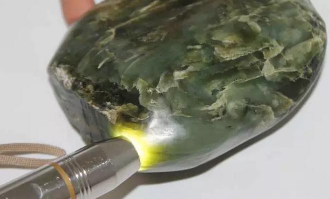 100吨以上的玉原石,天然巨大玉原石