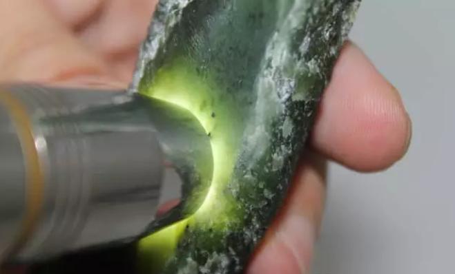 100吨以上的玉原石,天然巨大玉原石