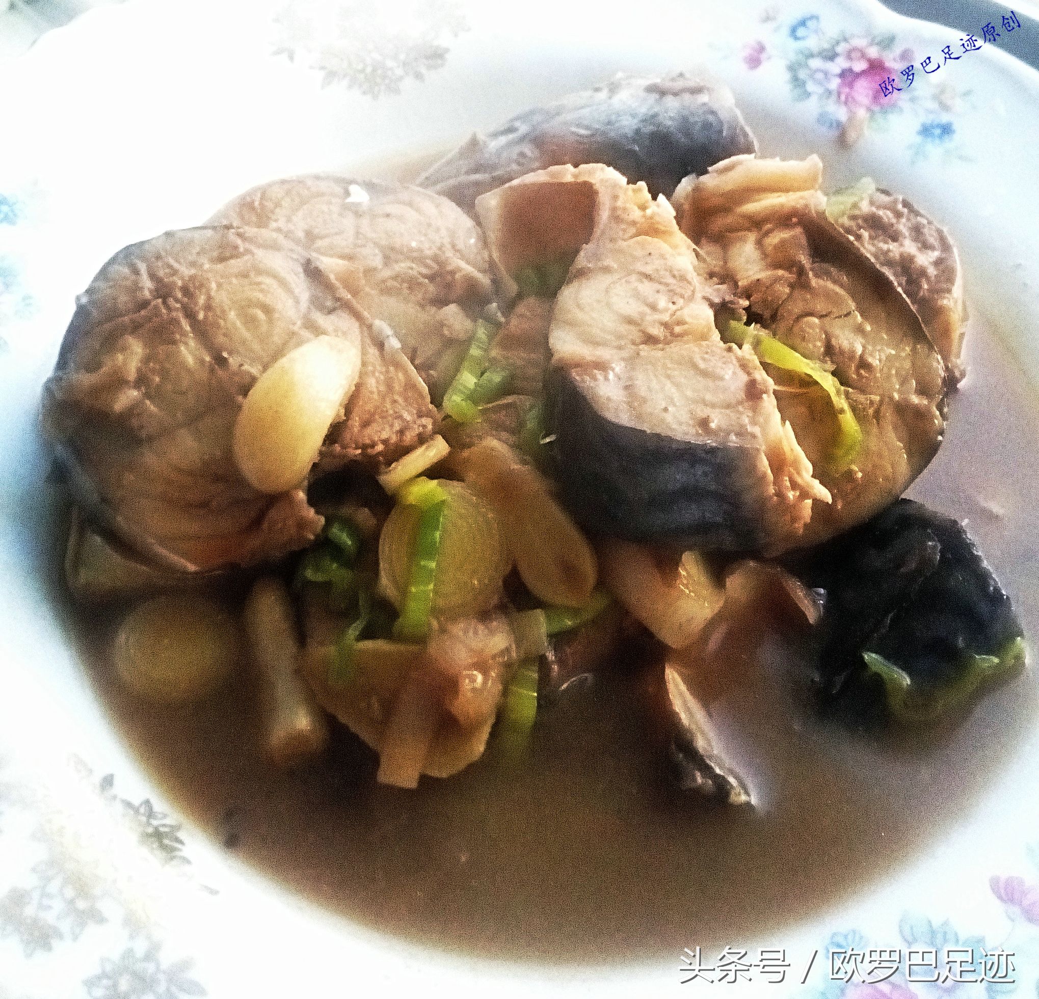 中国厨子邂逅欧洲小镇海鲜市，不认识的鱼炖起来也不手软