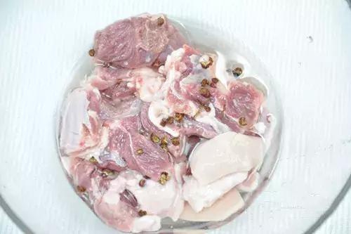 喝不完的红酒怎么做菜,红酒炖羊排用什么红酒