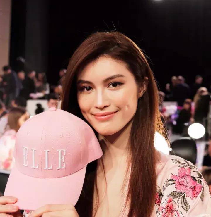 维密秀奚梦瑶摔倒完全版,奚梦瑶在维密大秀上摔倒