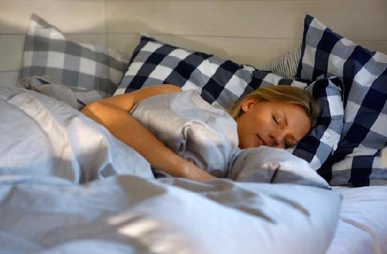 很困但睡不着越睡心里越焦虑,明明很困却睡不着有什么办法