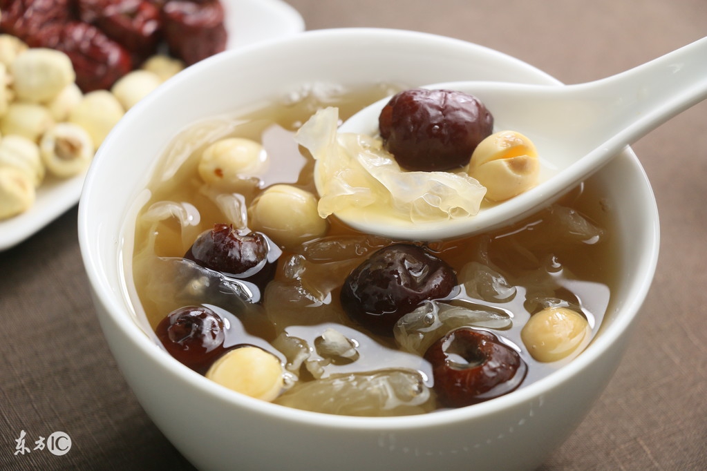 冬天排骨煮什么汤比较降火,冬天煲什么汤清热下火