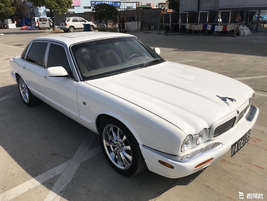 四眼捷豹xj3.0四驱顶配版,捷豹xj8经典色
