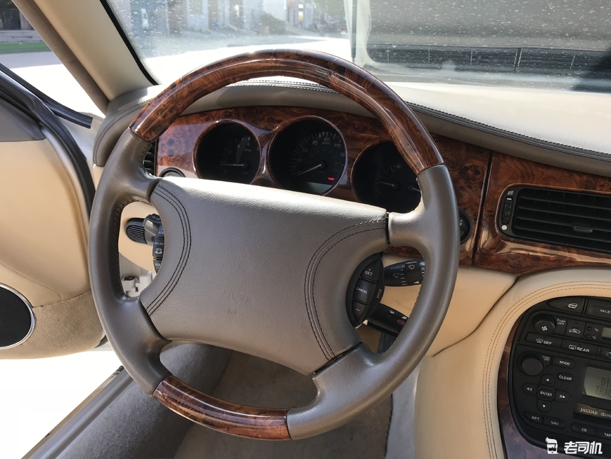 四眼捷豹xj3.0四驱顶配版,捷豹xj8经典色