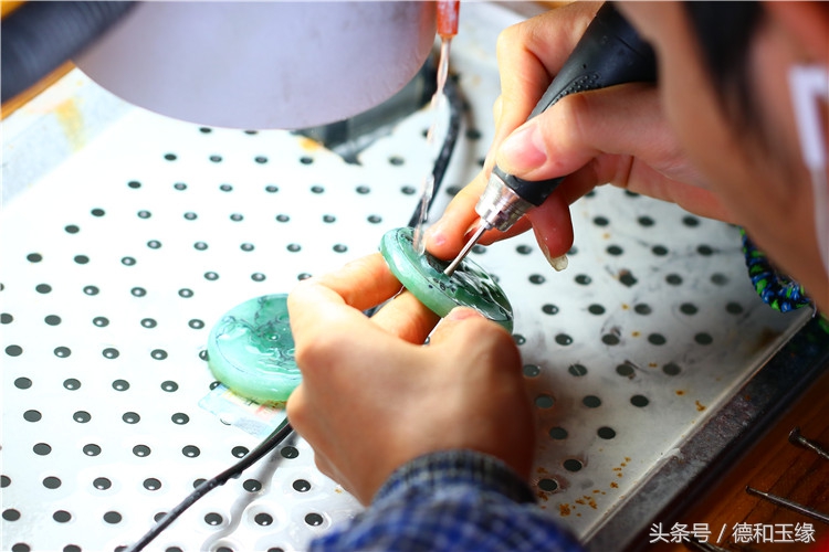 能够让人叹为观止的翡翠雕刻,你不知道的珠宝制作过程