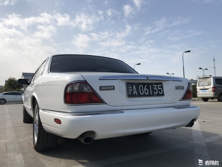 四眼捷豹xj3.0四驱顶配版,捷豹xj8经典色