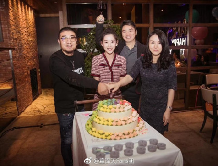 奶茶妹妹对刘强东的喜欢,奶茶妹妹给刘强东过生日