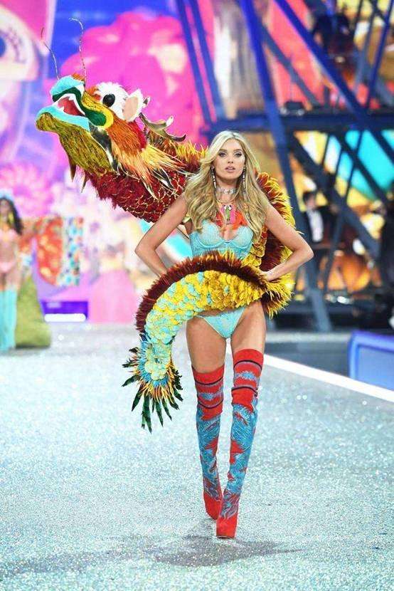 维密奚梦瑶为什么摔倒,为什么奚梦瑶摔倒了会成名