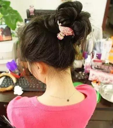 个性花苞头，与众不同的蓬松扎发