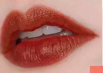 黄皮乌唇素颜合适什么颜色的口红,完美日记口红推荐色号素颜黄皮