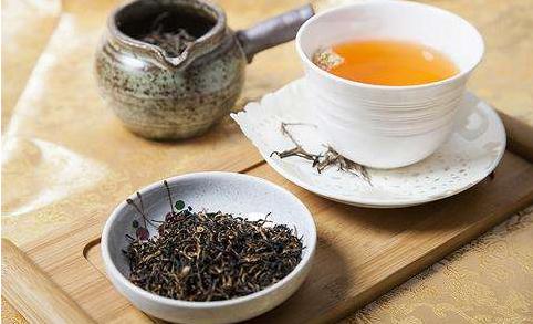 超有效的茶叶去眼袋法,喝茶能够祛眼袋吗