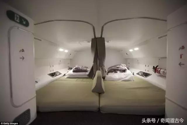 飞机被雷劈是很常见的事情？飞机上不为人知的秘密你知道多少？