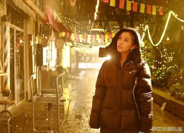 鹿晗刘昊然同款羽绒服,刘昊然中戏羽绒服机场