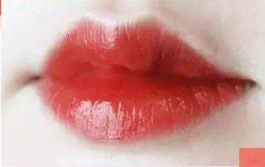 黄皮乌唇素颜合适什么颜色的口红,完美日记口红推荐色号素颜黄皮