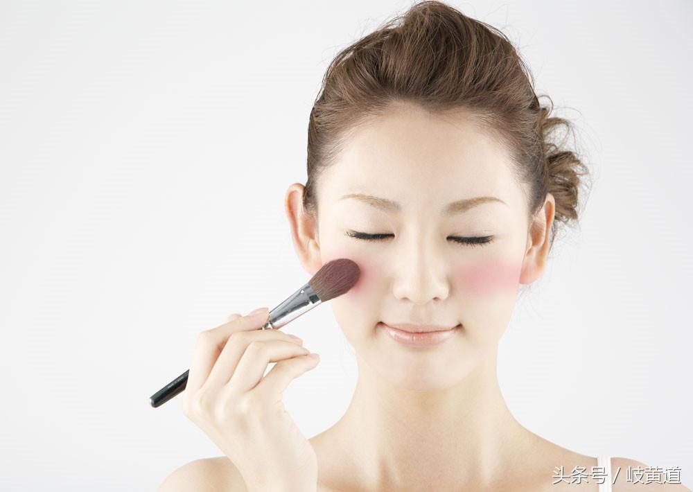 脸蛋红是心脏病的征兆,心脏导致脸发红的症状