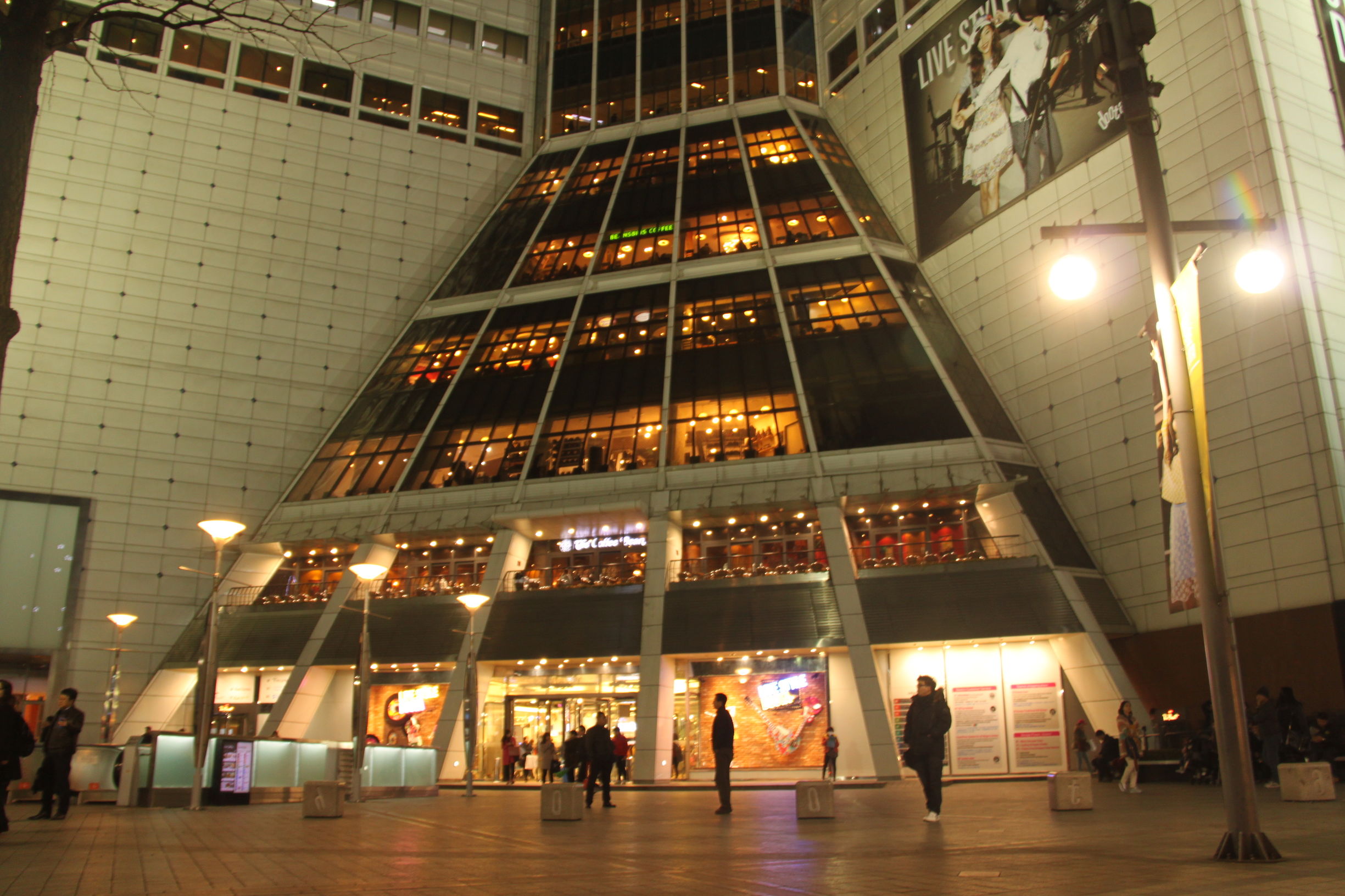 韩国东大门服装市场经营模式,韩系服装批发市场进货渠道