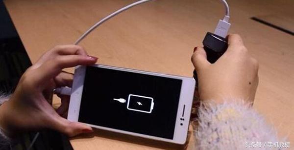 充着电来玩手机对充电器有影响吗,手机充电器给手机充电是交流电吗