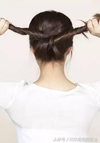 让长发变短发简单扎起来,夏天长发怎么剪好看又不想剪短