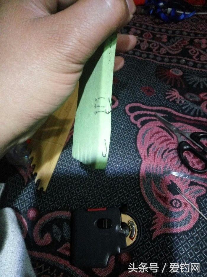 如何使用钓钩绑线器,钓鱼单钩绑线器全套方法