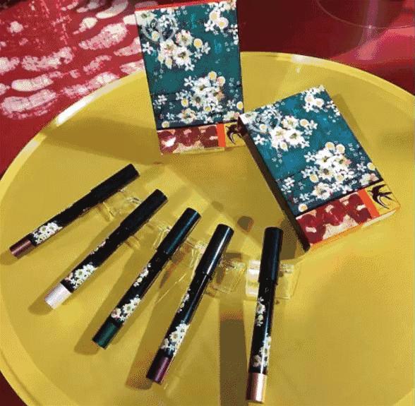 2018圣诞限量版彩妆,捂好钱包