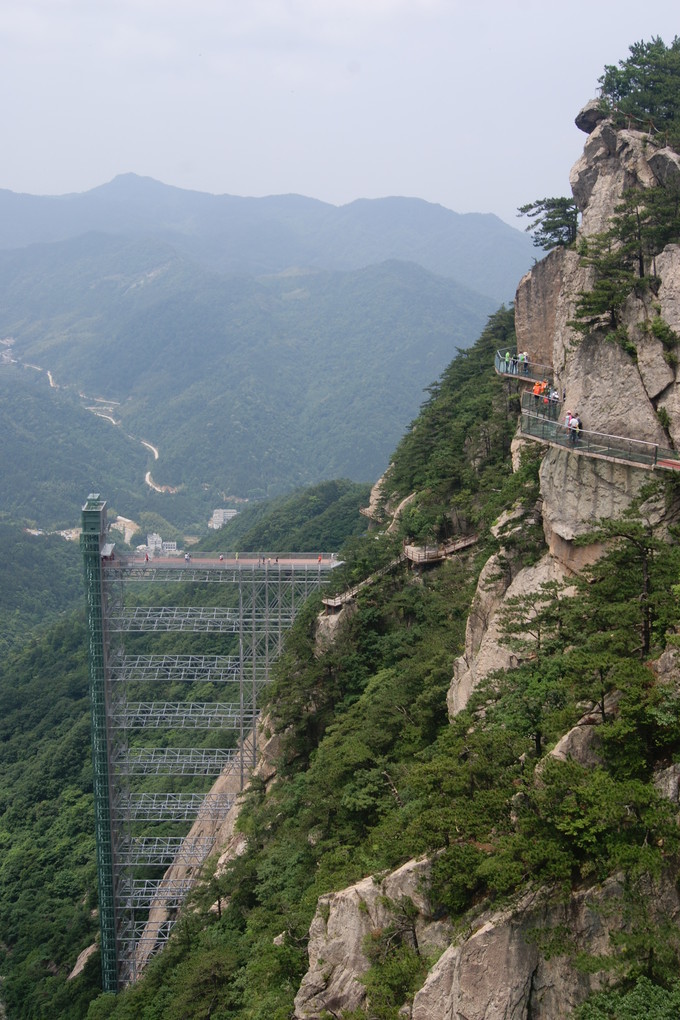 全球最惊险的玻璃栈道,中国最惊险恐怖的玻璃栈道