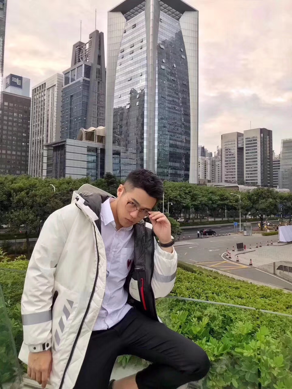 moncler和offwhite联名羽绒服,比moncler还高级的羽绒服