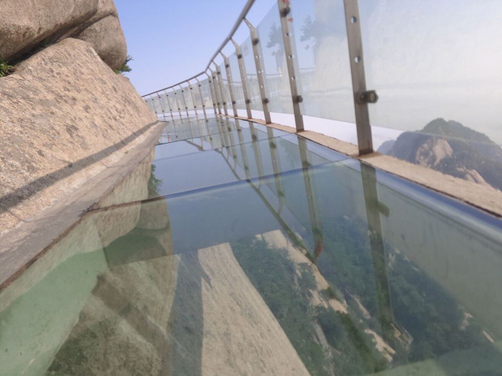 全球最惊险的玻璃栈道,中国最惊险恐怖的玻璃栈道