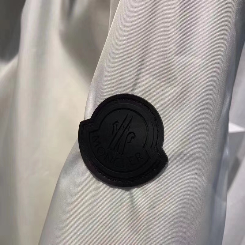 moncler和offwhite联名羽绒服,比moncler还高级的羽绒服