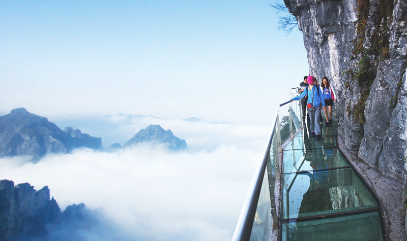 全球最惊险的玻璃栈道,中国最惊险恐怖的玻璃栈道