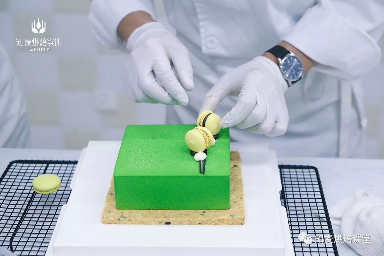 烘焙调色淡黄色配什么颜色,烘焙咖啡色调色方法