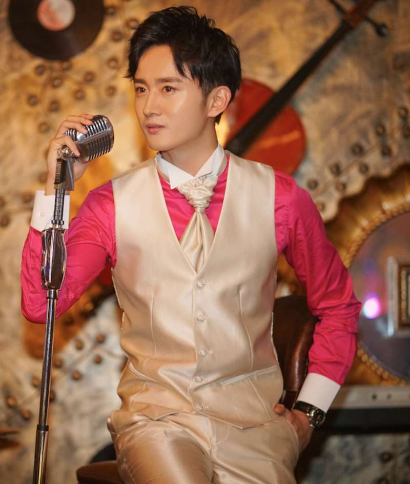 关晓彤和朱晓鹏的歌曲,朱晓鹏关晓彤吻戏