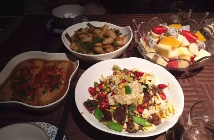 贺龙体育场附近有什么美食,贺龙体育馆摩天轮附近美食