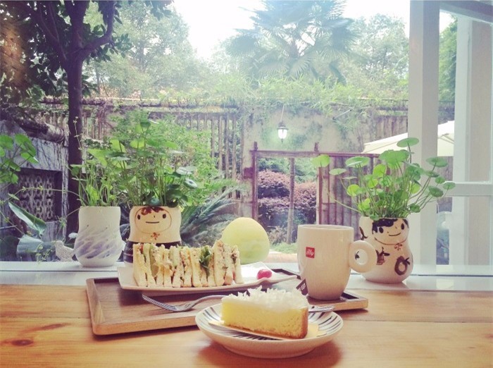 贺龙体育场附近有什么美食,贺龙体育馆摩天轮附近美食