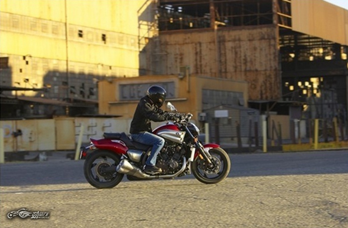 雅马哈经典探险车,雅马哈大魔鬼v-max车评