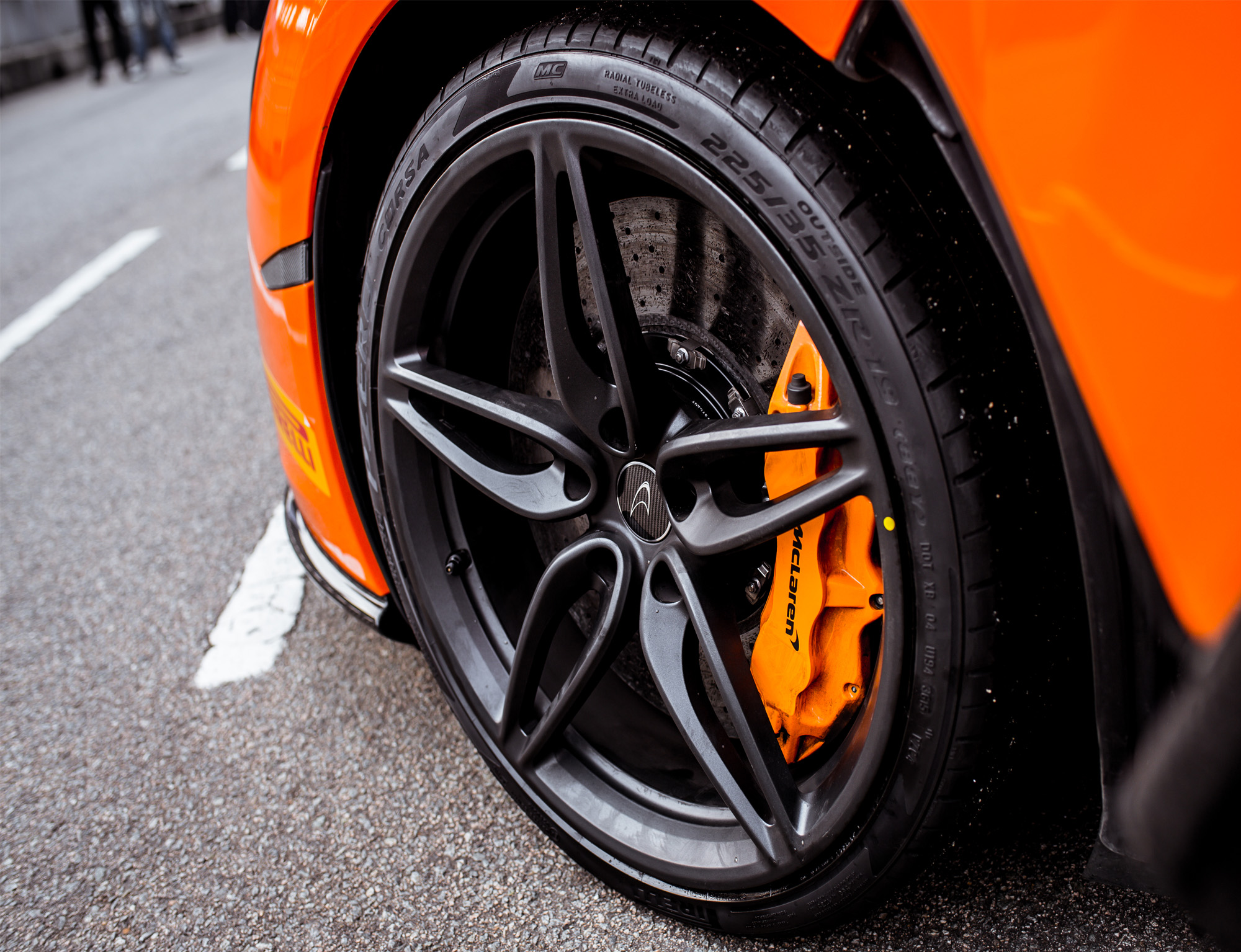 五号车论试驾迈凯伦570s,美女开迈凯伦570s