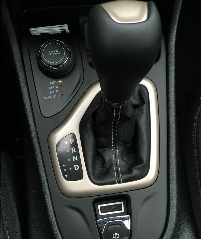 交了途锐订金，竟因销售的原因，加拿大留学生改提“自由光”，