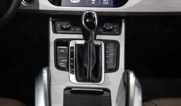 吉利博越试驾16年1.8t中控台,吉利博越试驾车一万公里能够买吗