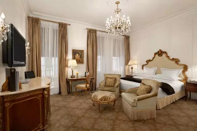 一开始我也不懂，为什么名人都爱住这些老酒店，直到...