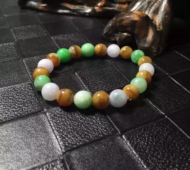 翡翠的翠性特征是显什么颜色的,翡翠翠性怎么观察