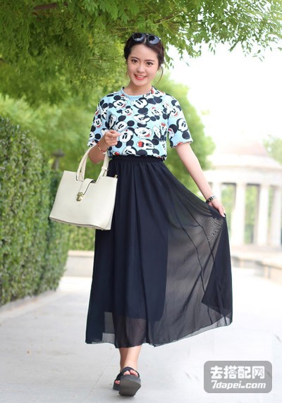 大胖妞穿黑色紧身裤搭配什么上衣,搭t恤的裤子胖mm