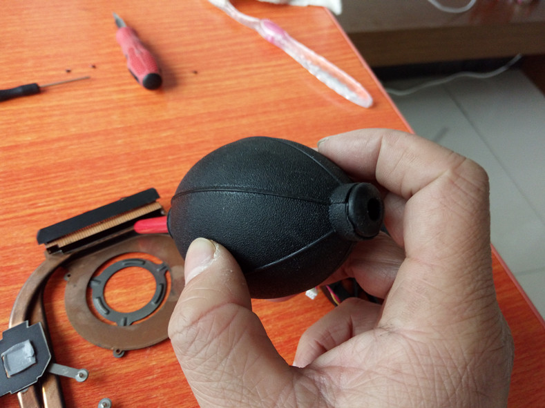 笔记本电脑怎么清理灰尘换硅脂,笔记本电脑清灰换硅脂教程