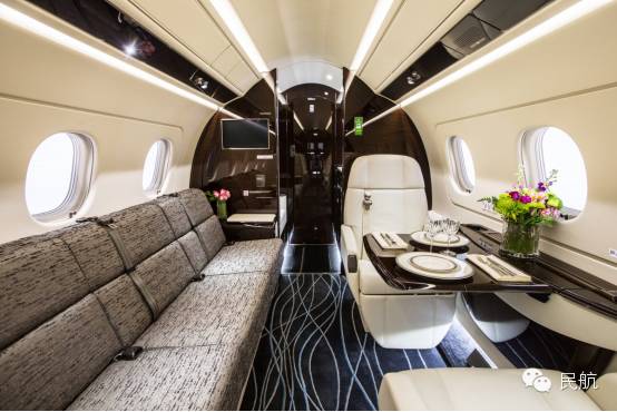成龙谈私人飞机,成龙的三架飞机型号