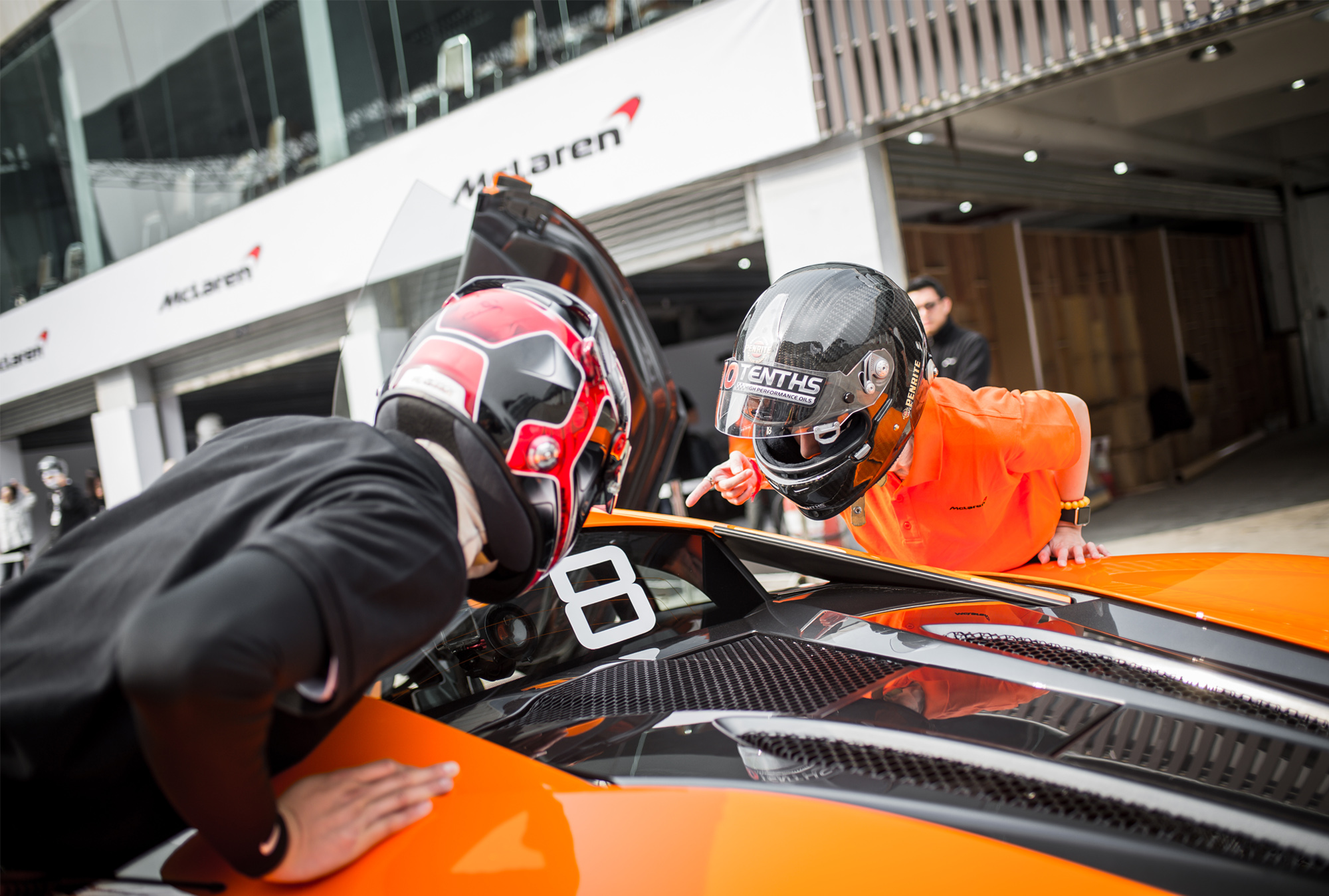 五号车论试驾迈凯伦570s,美女开迈凯伦570s