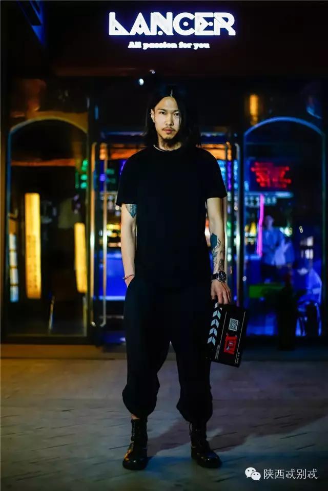 说出你们在酒吧被撩的经历？我面膜笑裂了！丨谁是忒色街拍NO.