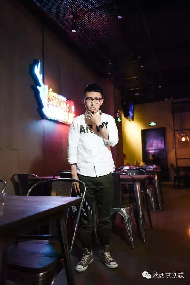 说出你们在酒吧被撩的经历？我面膜笑裂了！丨谁是忒色街拍NO.